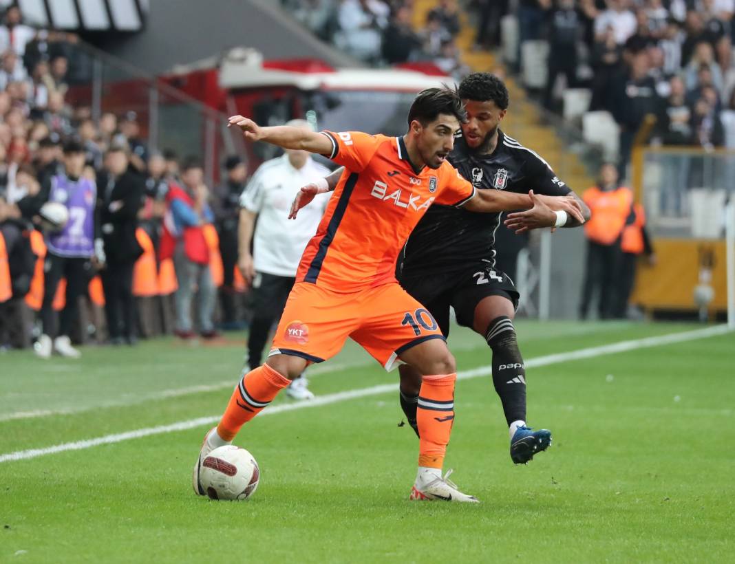 Beşiktaş Başakşehir maçı tribünlerinden muazzam kareler 7